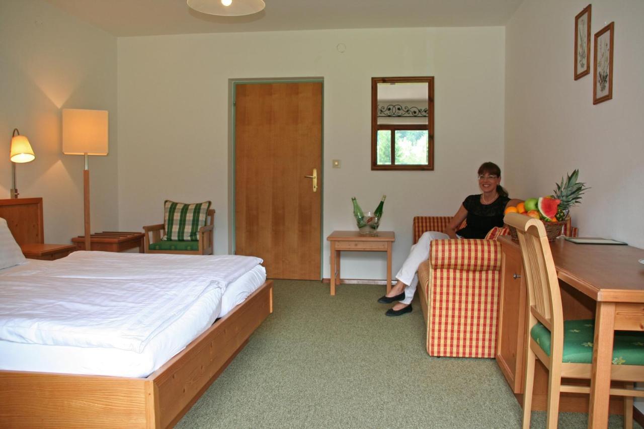 Hotel Garni Pension Zur Wacht Strobl Exterior foto
